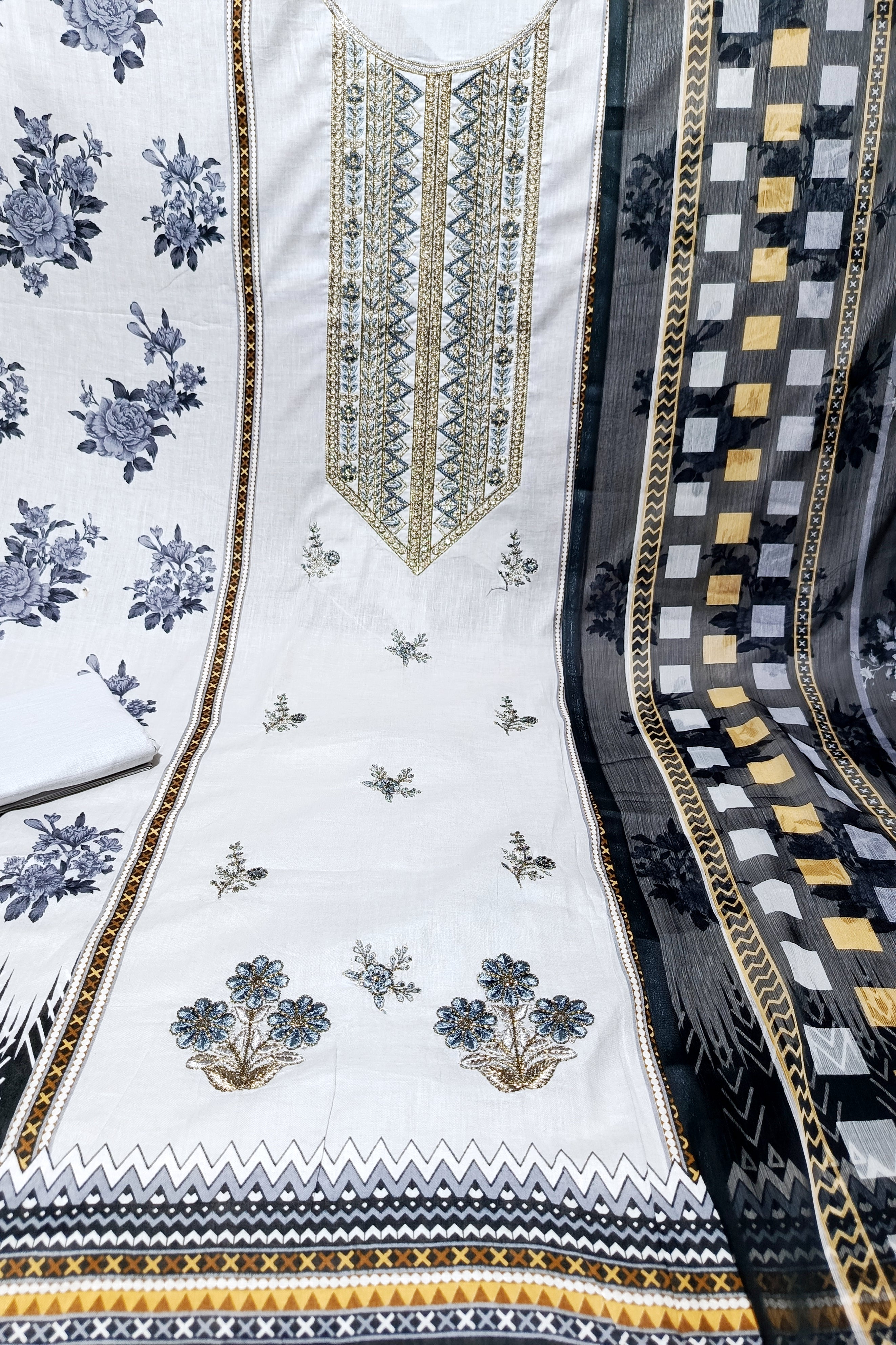 Tawakkal Embroidered & Digital Print Lawn 3 Piece Dress – 0003