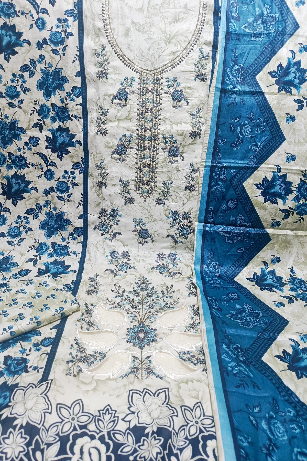 Designer Embroidered & Digital Print Lawn 3 Piece Dress – 0038